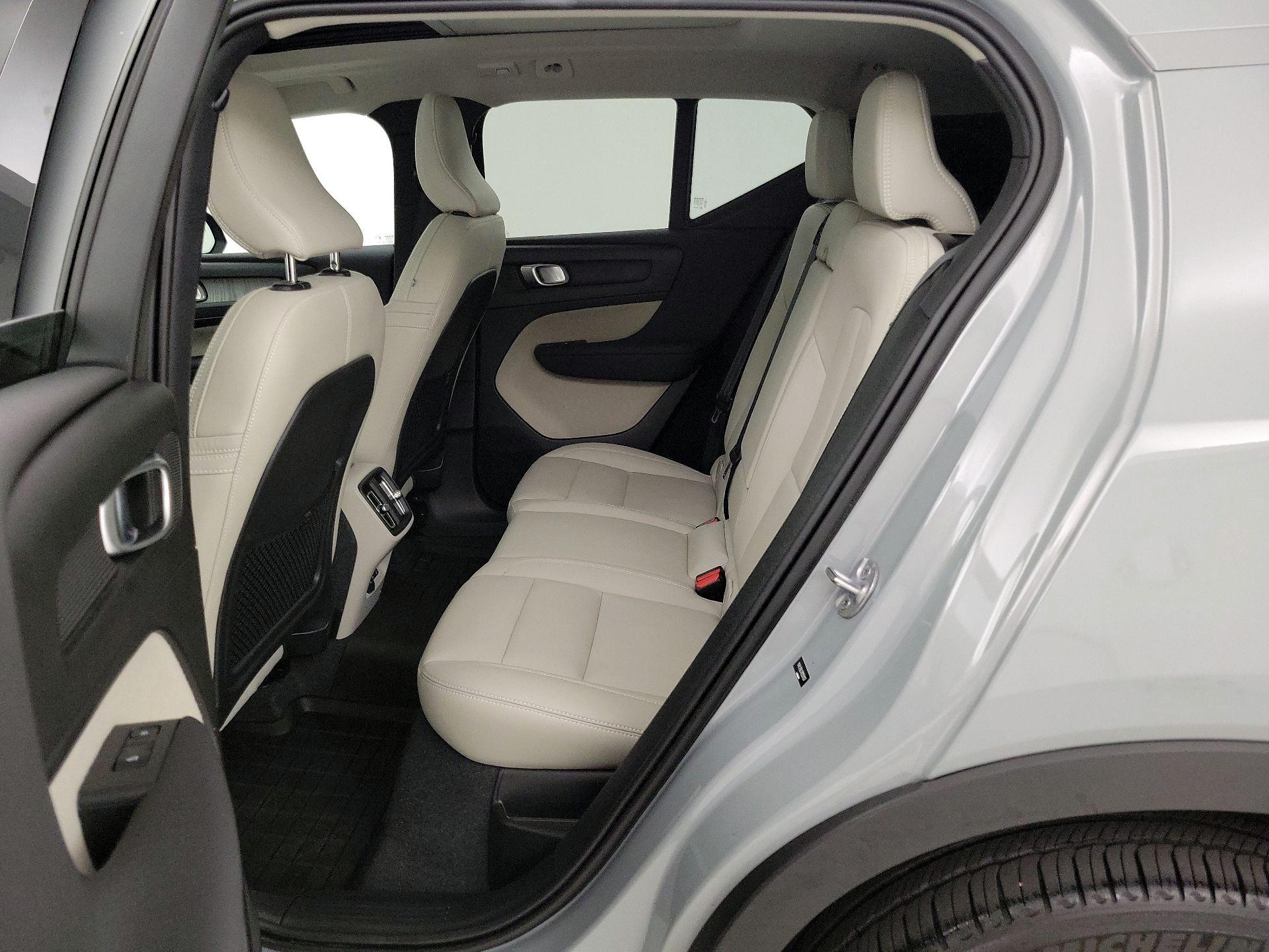 Thumbnail: 2024 Volvo XC40 - 20