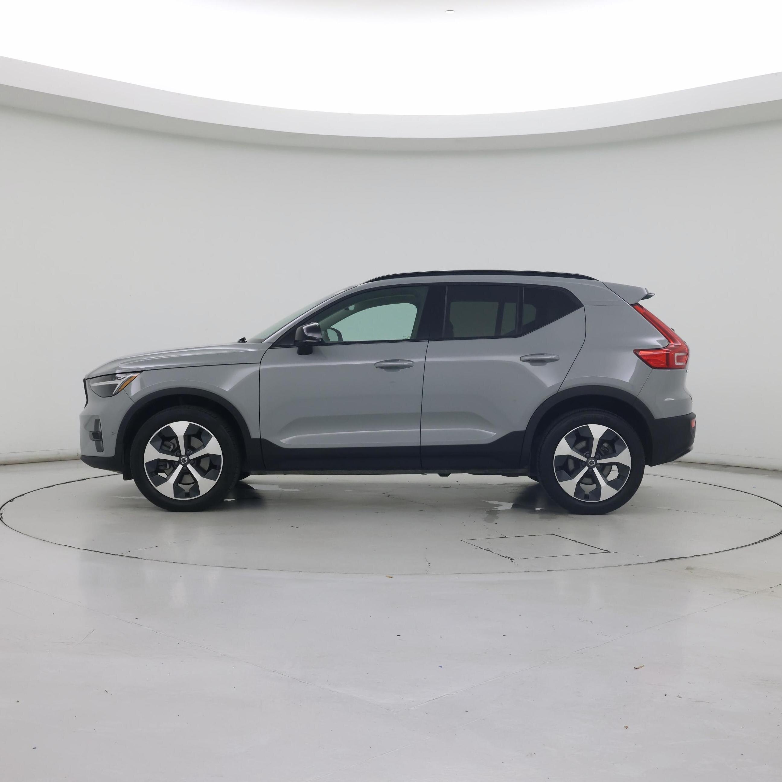 Thumbnail: 2024 Volvo XC40 - 3