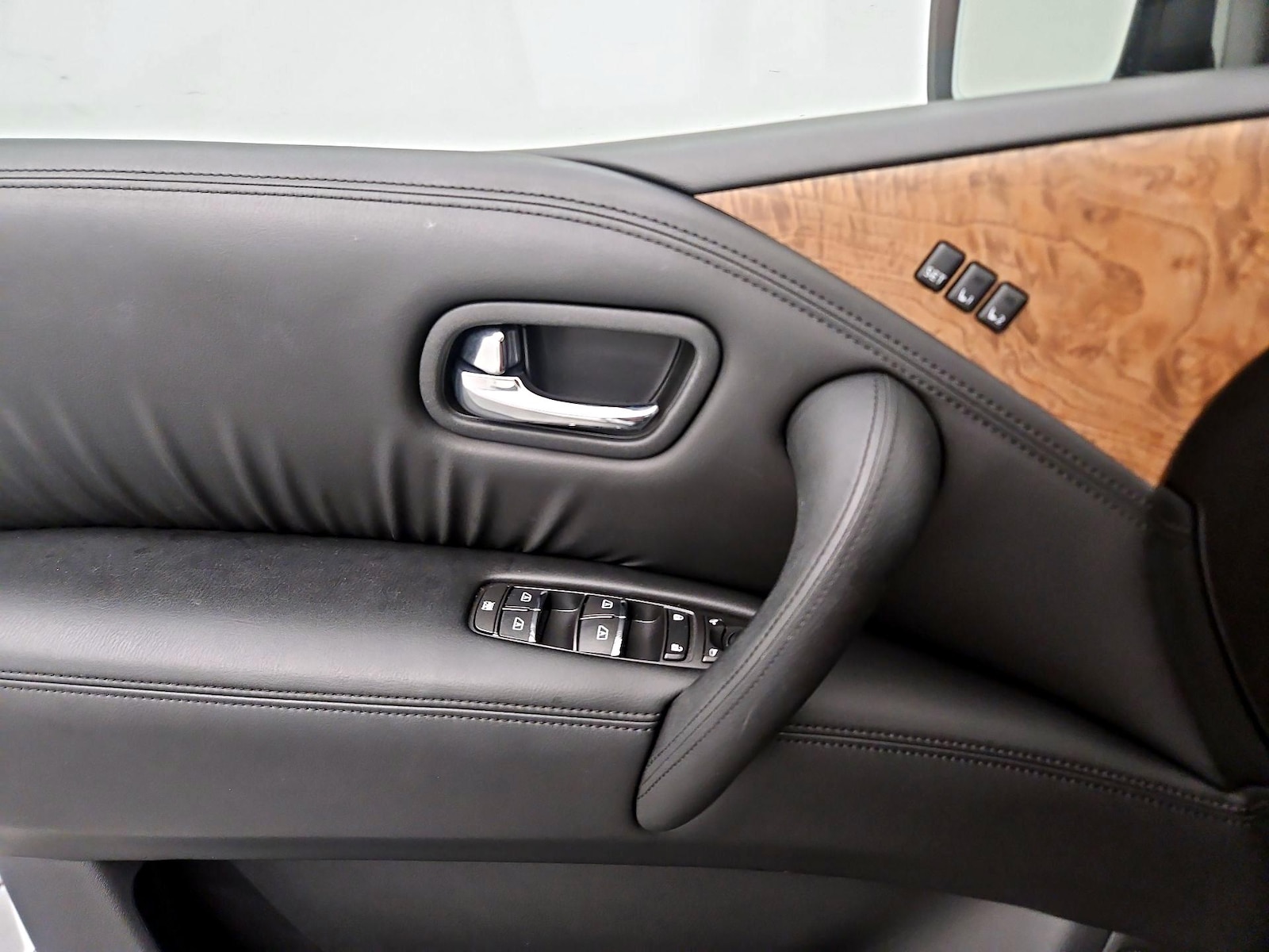 2022 Nissan Armada SL - Photo 11