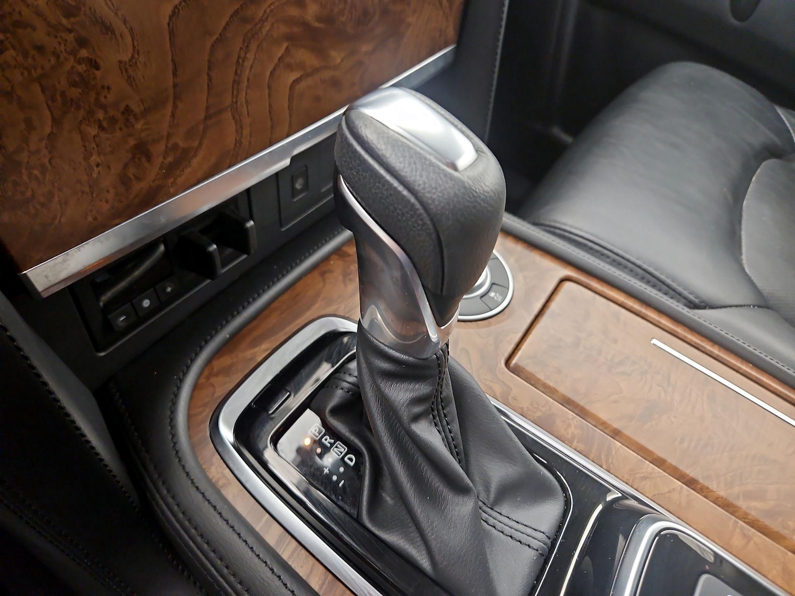 2022 Nissan Armada SL - Photo 16