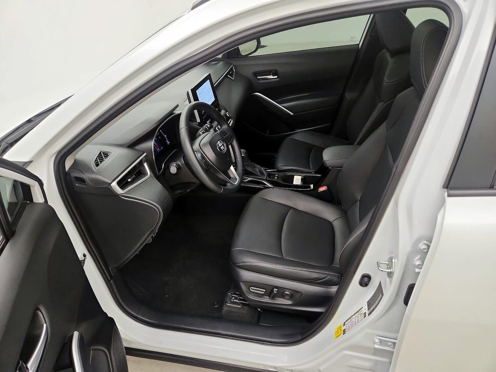 2024 Toyota Corolla Cross XLE - Photo 12
