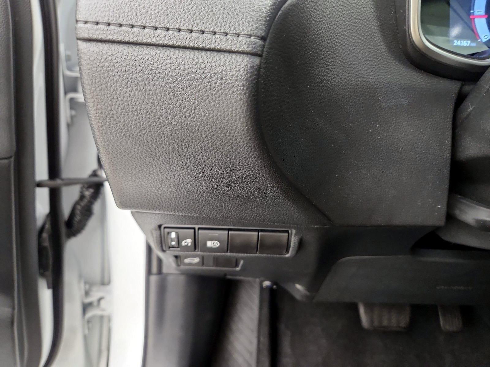 2024 Toyota Corolla Cross XLE - Photo 14