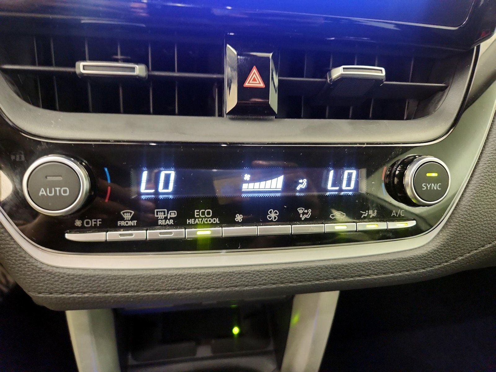 2024 Toyota Corolla Cross XLE - Photo 17