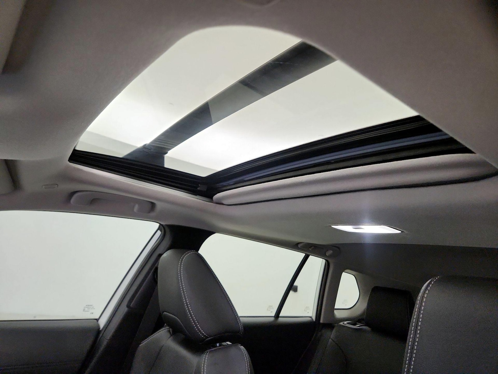 2024 Toyota Corolla Cross XLE - Photo 20