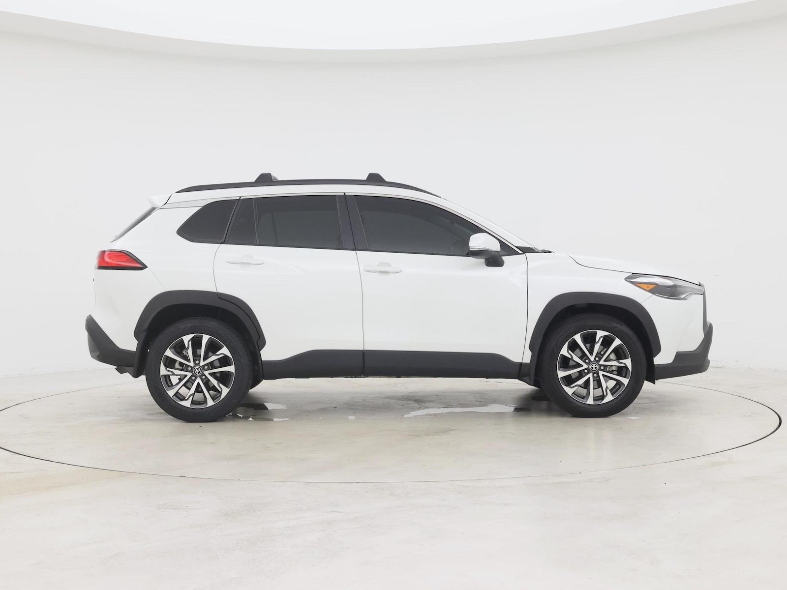 2024 Toyota Corolla Cross XLE - Photo 8