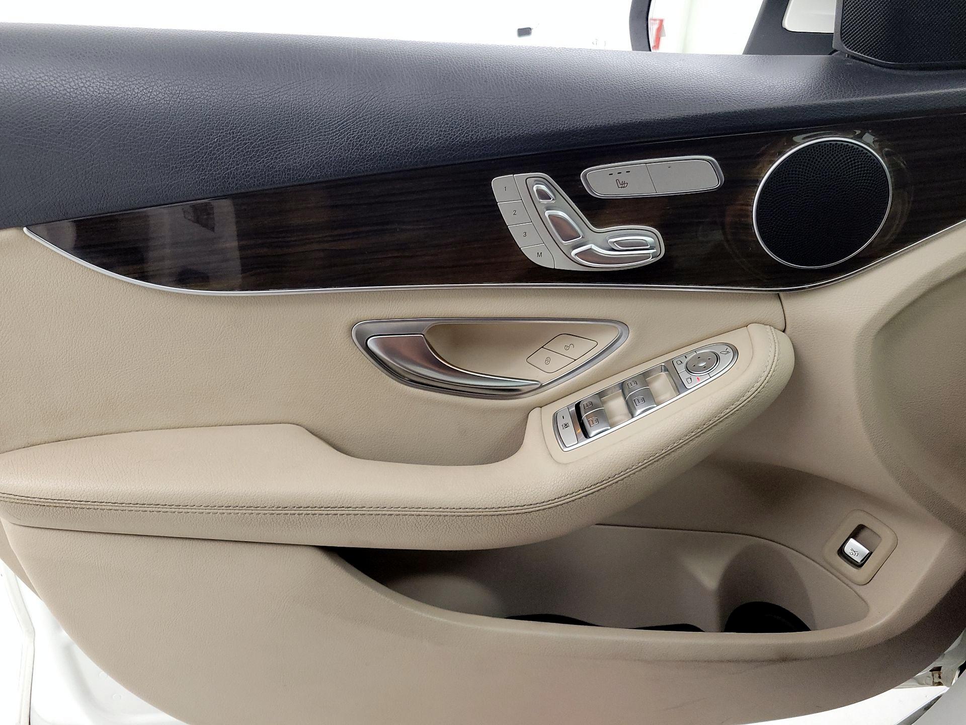 Thumbnail: 2020 Mercedes-Benz C-Class - 12