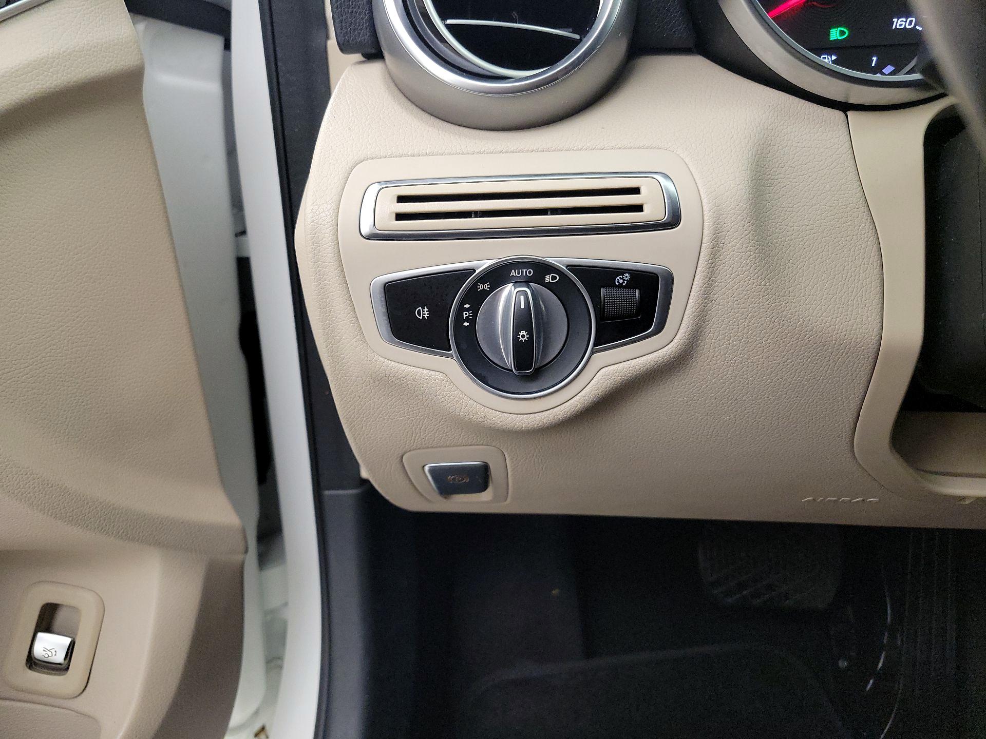 Thumbnail: 2020 Mercedes-Benz C-Class - 13