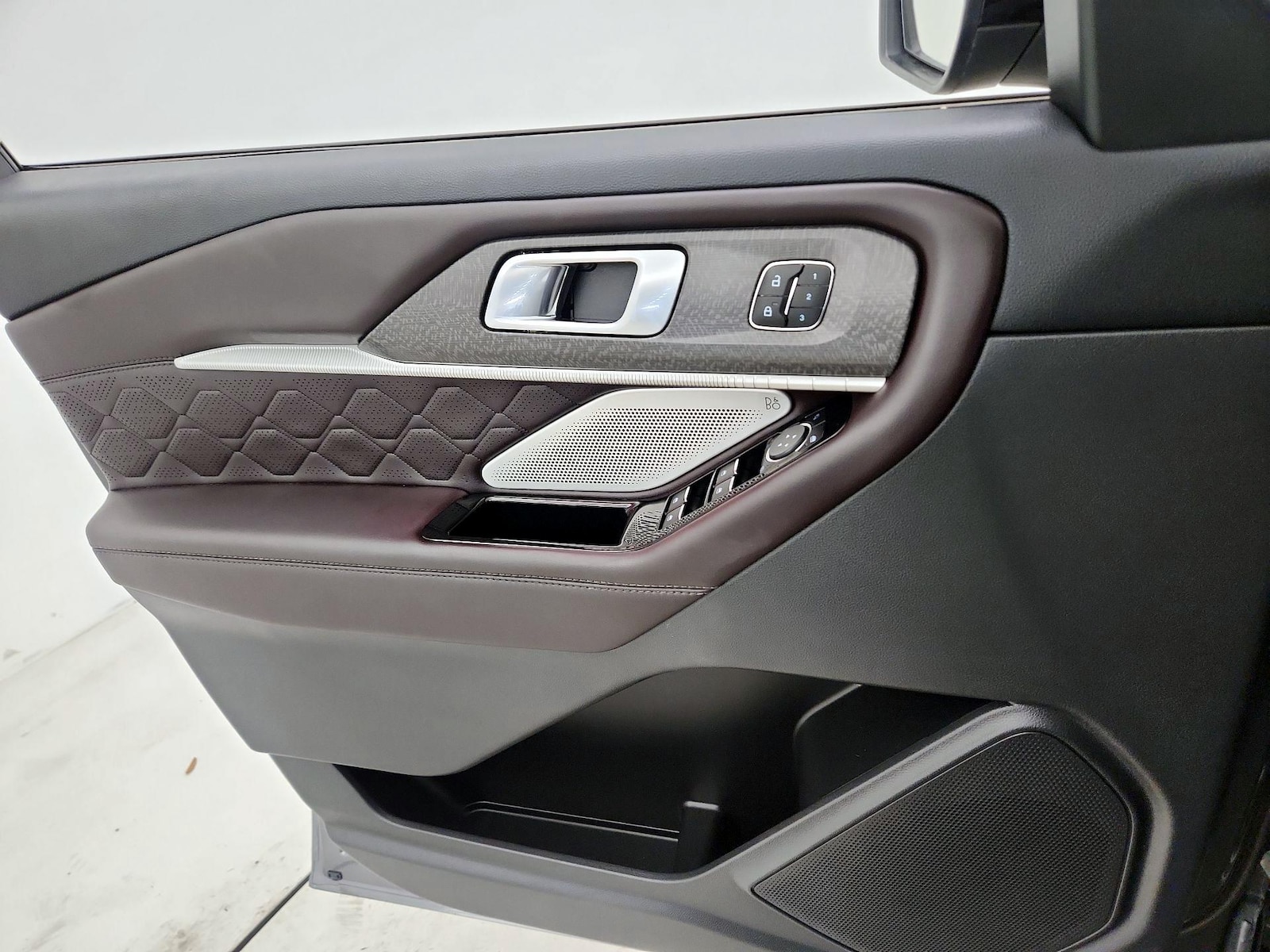 2025 Ford Explorer Platinum - Photo 13