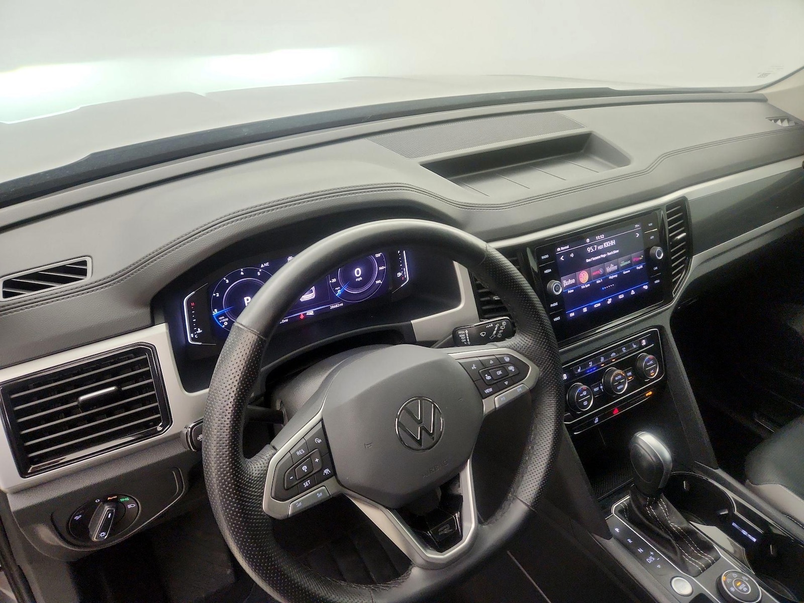 2023 Volkswagen Atlas SEL Premium R-Line - Photo 10