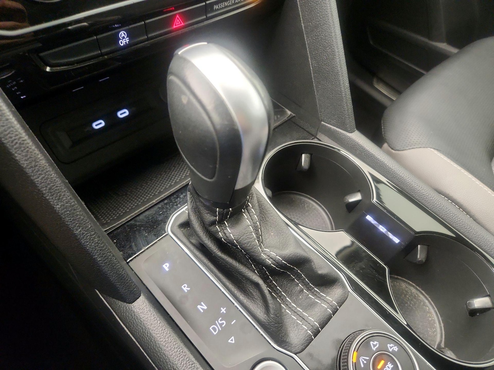 2023 Volkswagen Atlas SEL Premium R-Line - Photo 16
