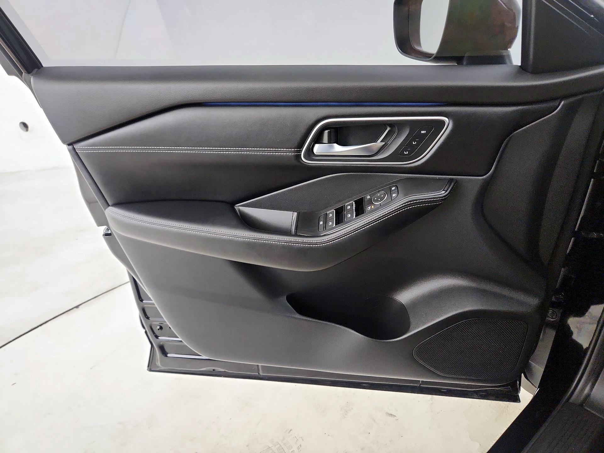 Thumbnail: 2025 Nissan Rogue - 12