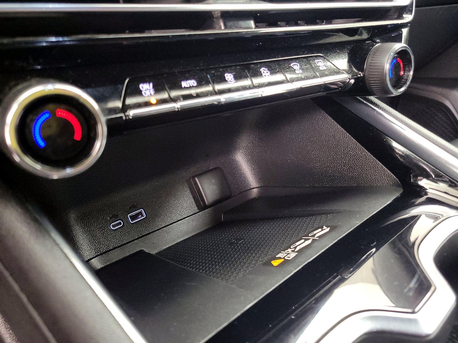 2025 Chevrolet Traverse LT - Photo 18