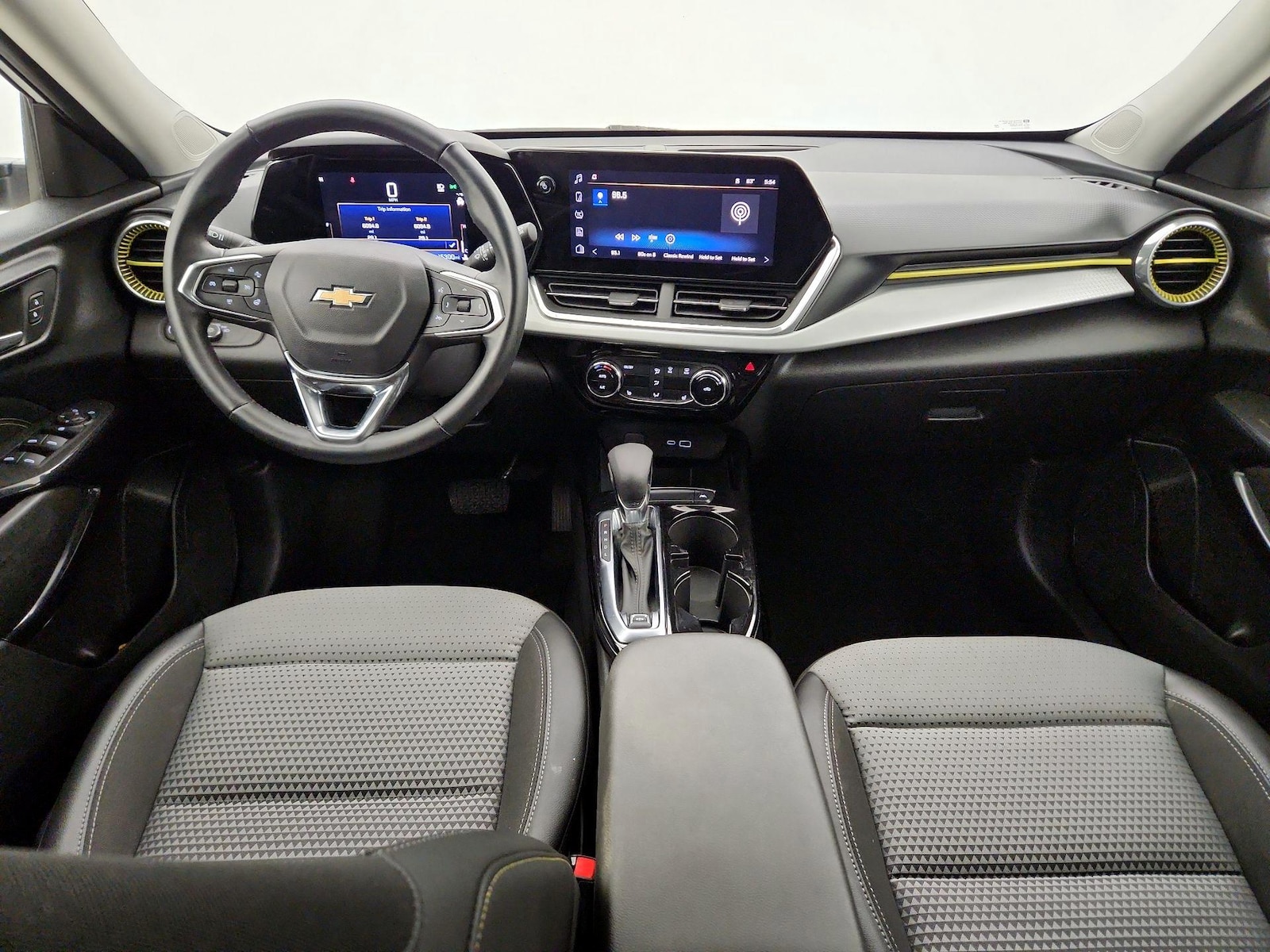 2024 Chevrolet Trax LT - Photo 10