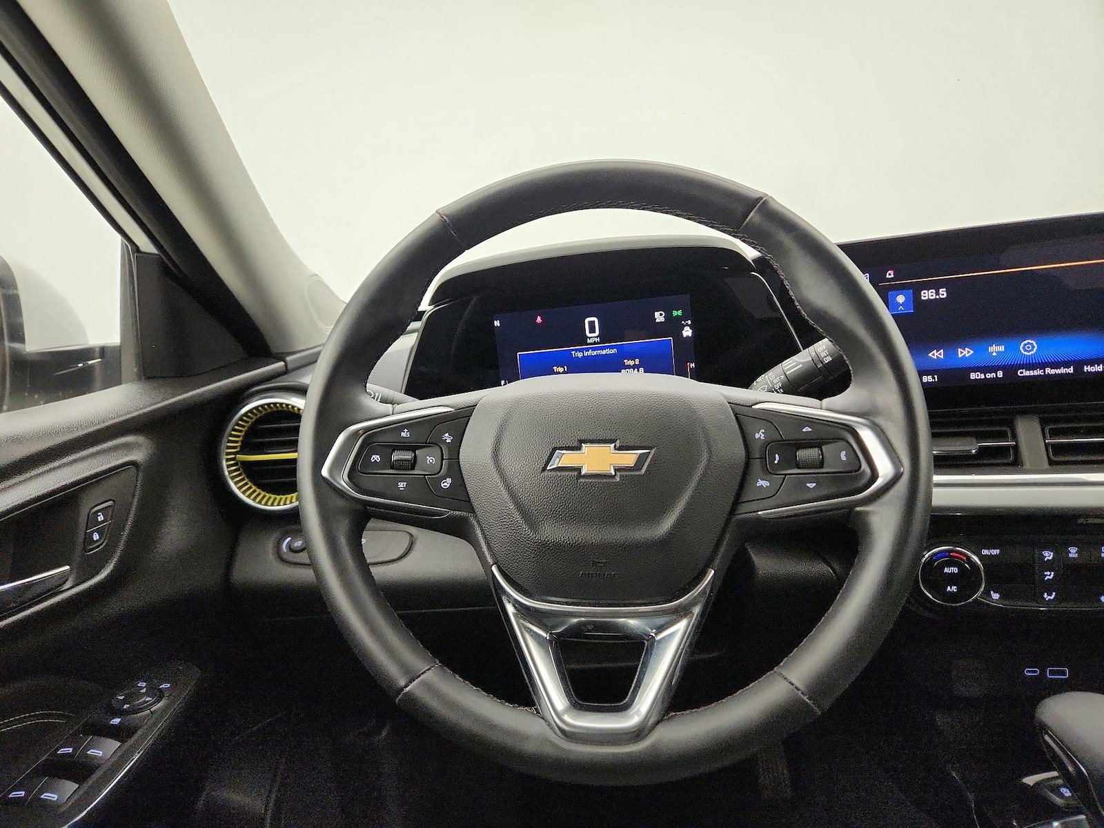 2024 Chevrolet Trax LT - Photo 11