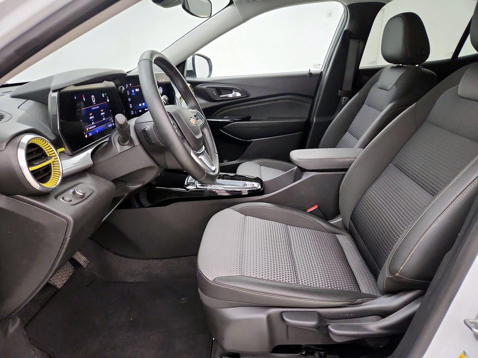2024 Chevrolet Trax LT - Photo 12