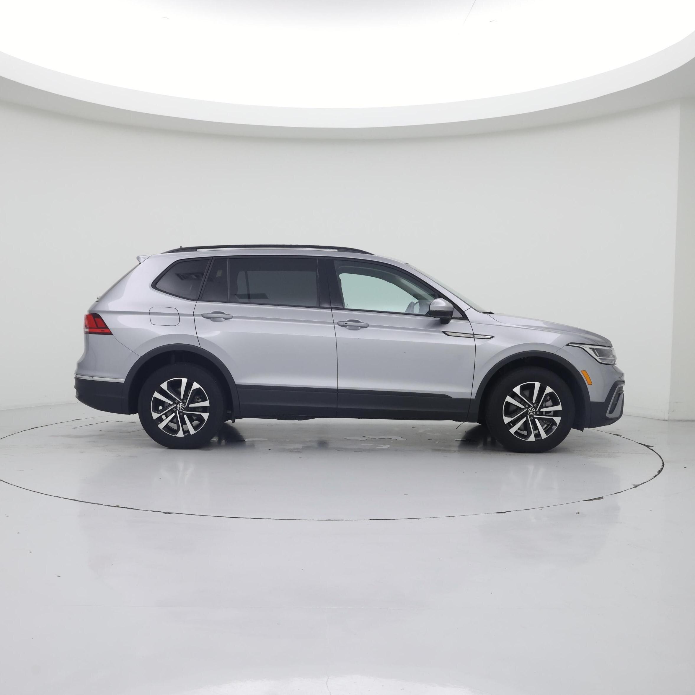Thumbnail: 2023 Volkswagen Tiguan - 7