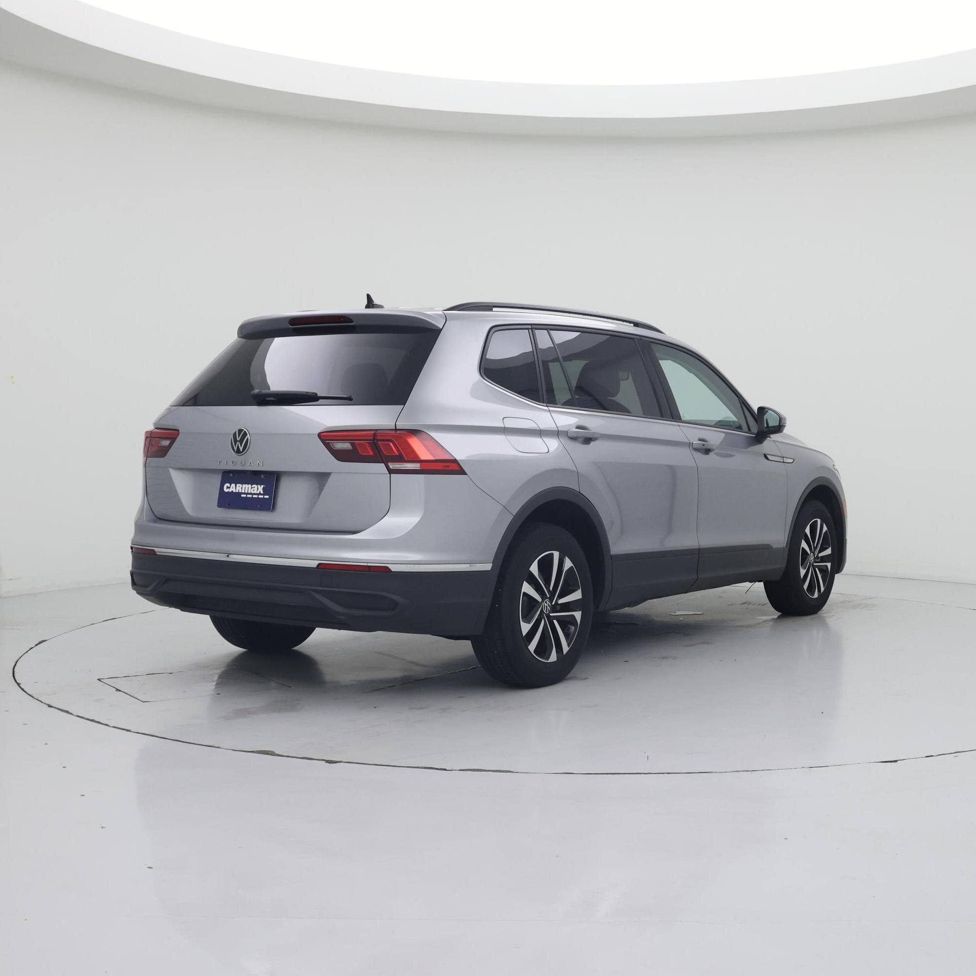 Thumbnail: 2023 Volkswagen Tiguan - 8