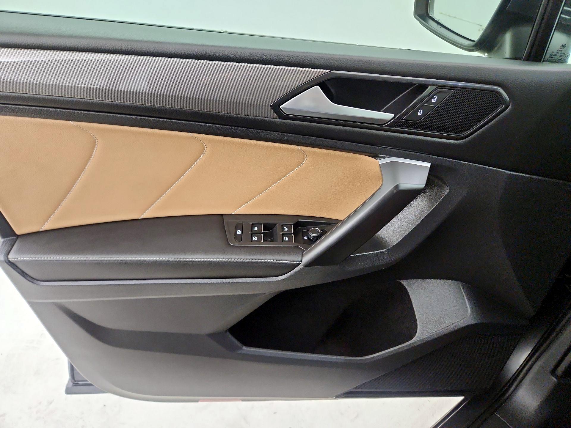 Thumbnail: 2022 Volkswagen Tiguan - 12