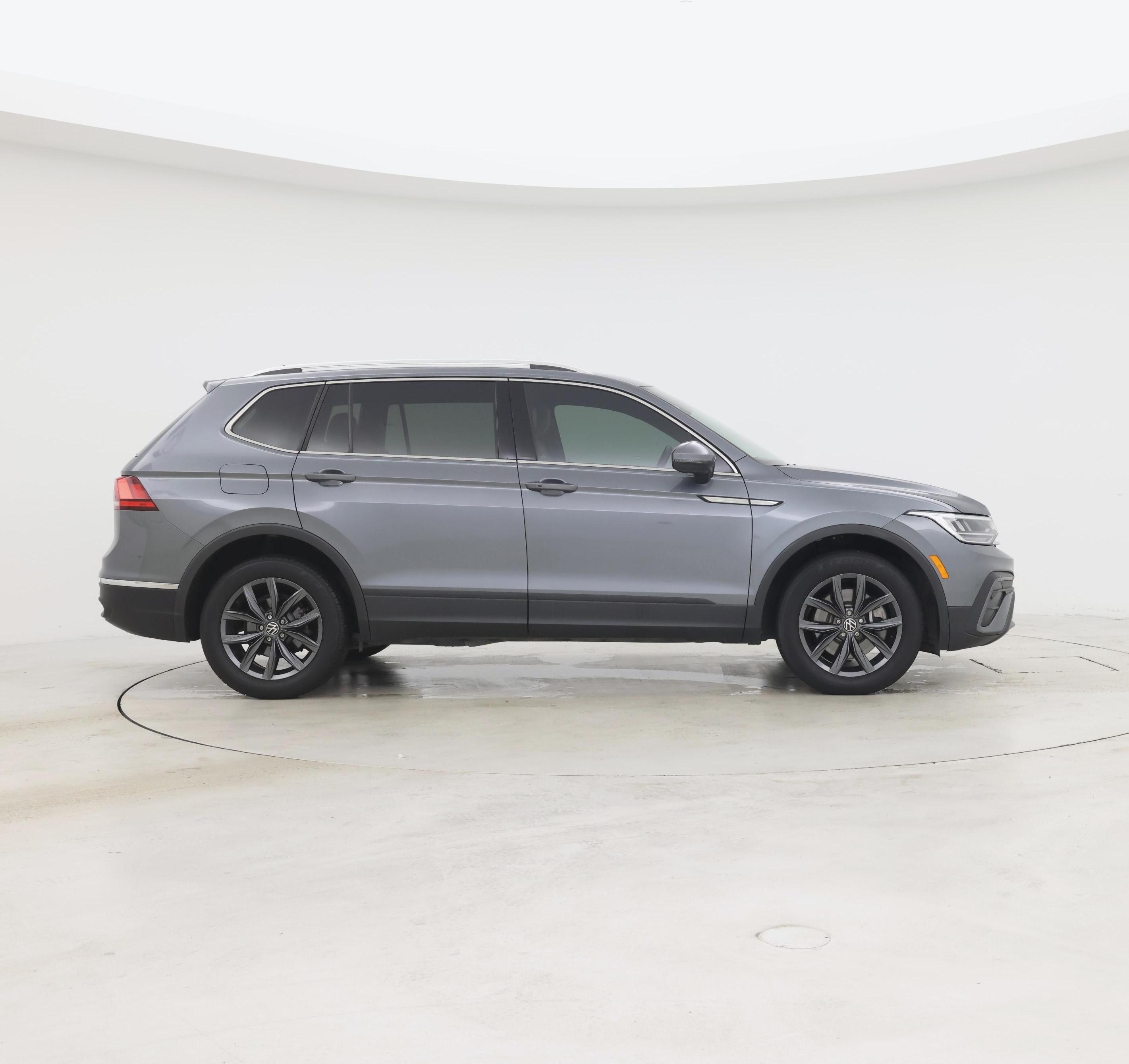 Thumbnail: 2022 Volkswagen Tiguan - 7