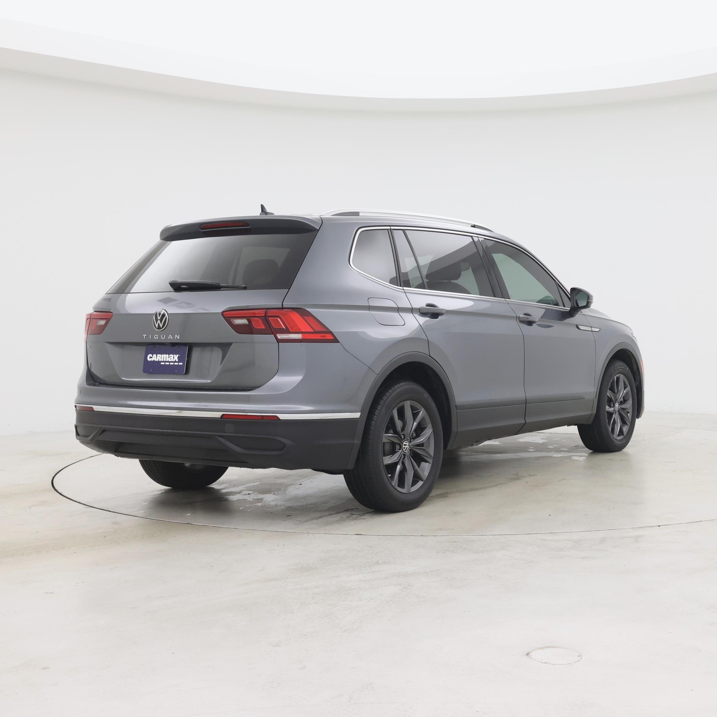 Thumbnail: 2022 Volkswagen Tiguan - 8
