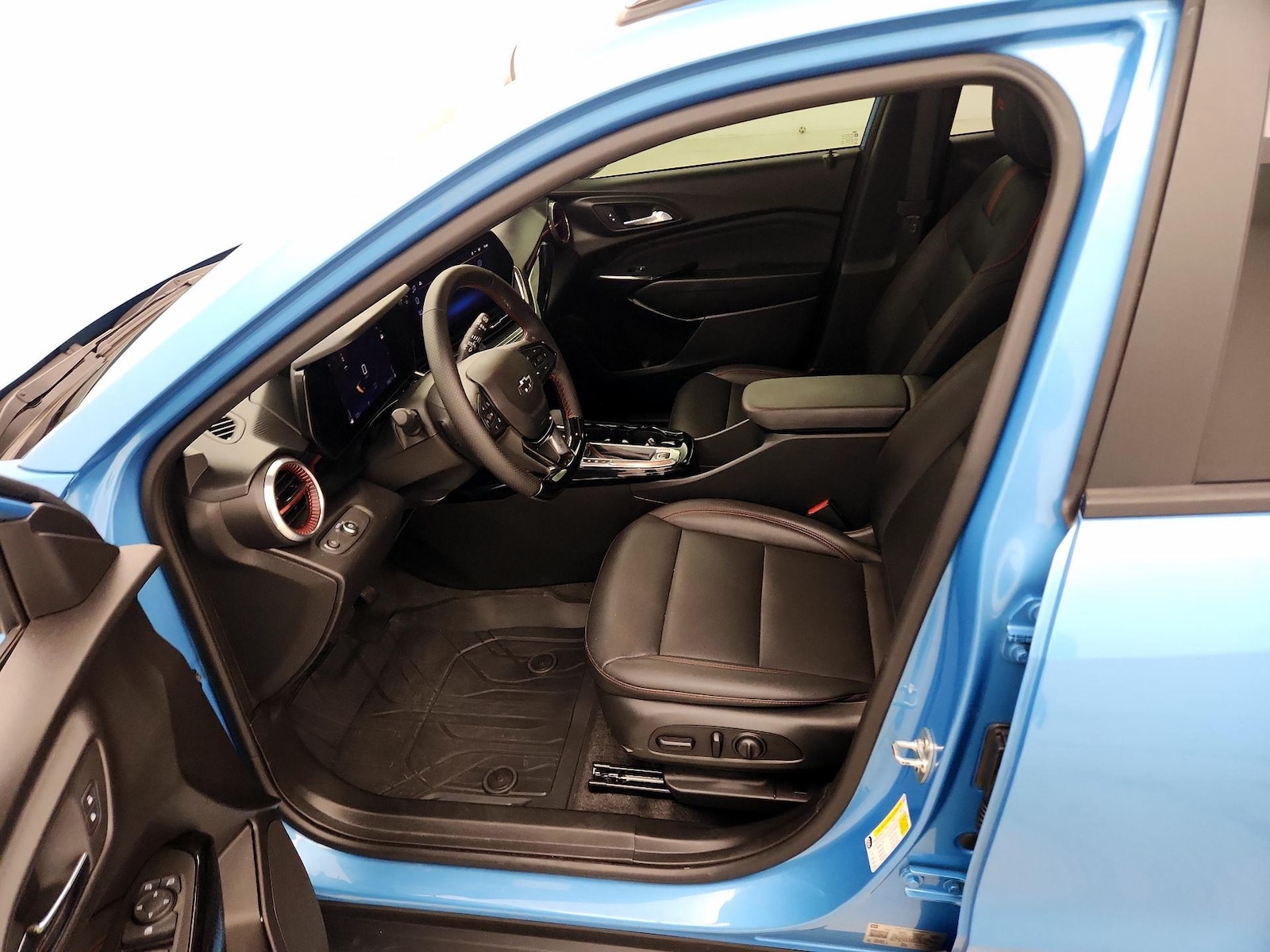 2025 Chevrolet Trax RS - Photo 12