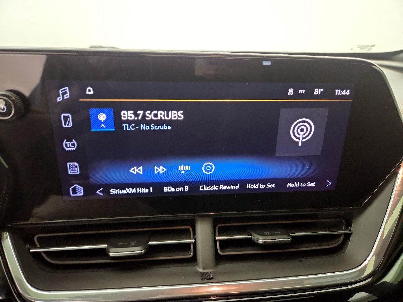 2025 Chevrolet Trax RS - Photo 16