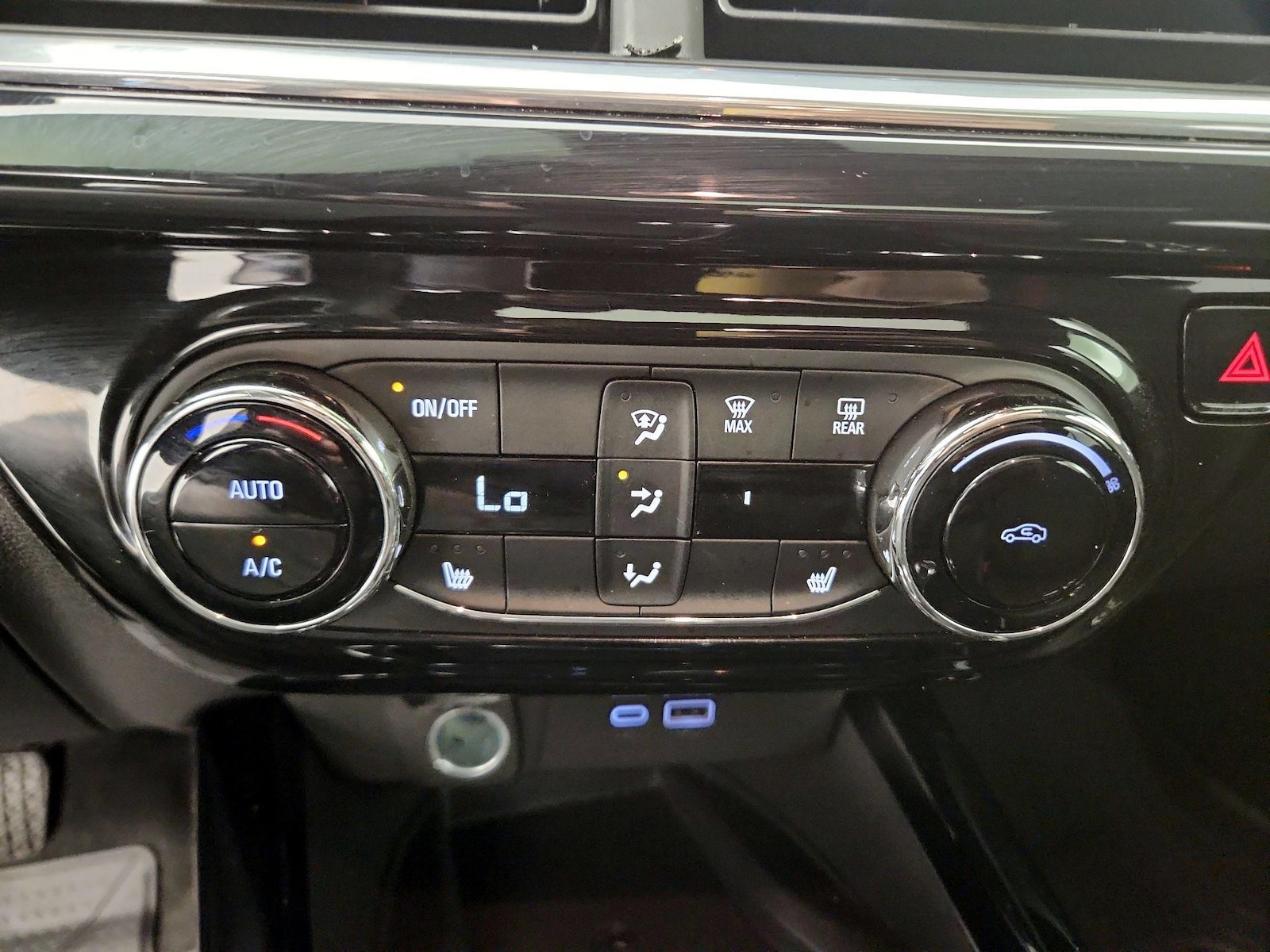 2025 Chevrolet Trax RS - Photo 17