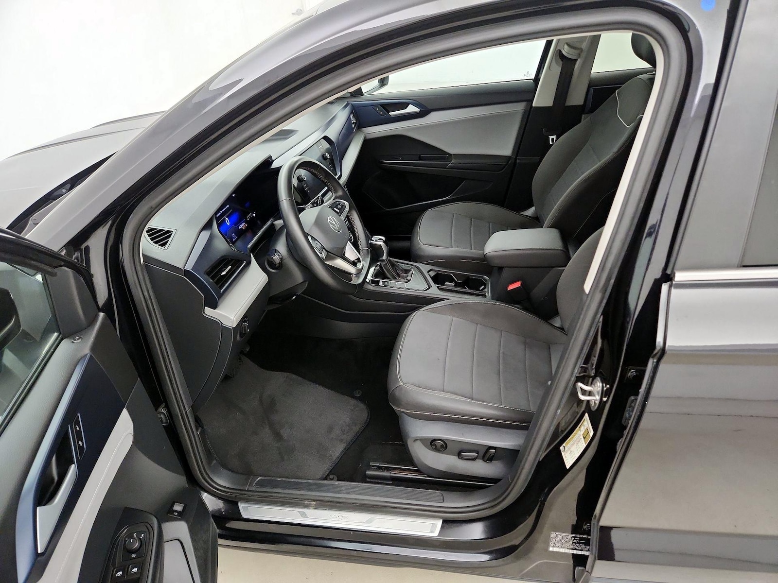 2024 Volkswagen Taos SE - Photo 12