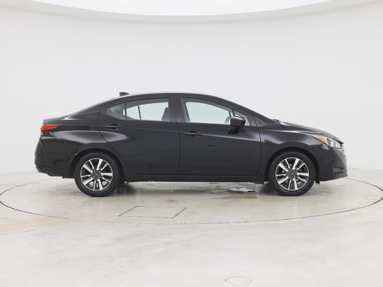 2023 Nissan Versa Sedan SV - Photo 8