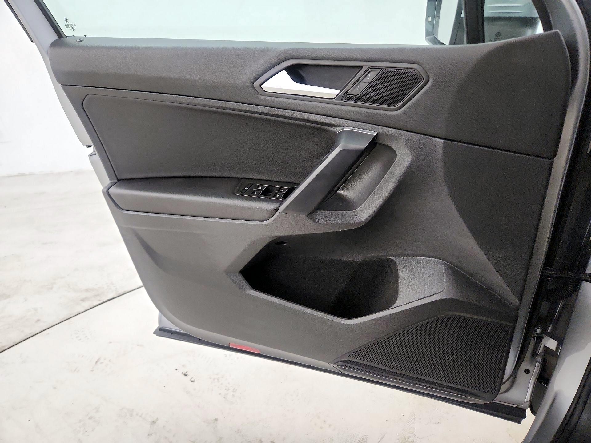 Thumbnail: 2021 Volkswagen Tiguan - 12