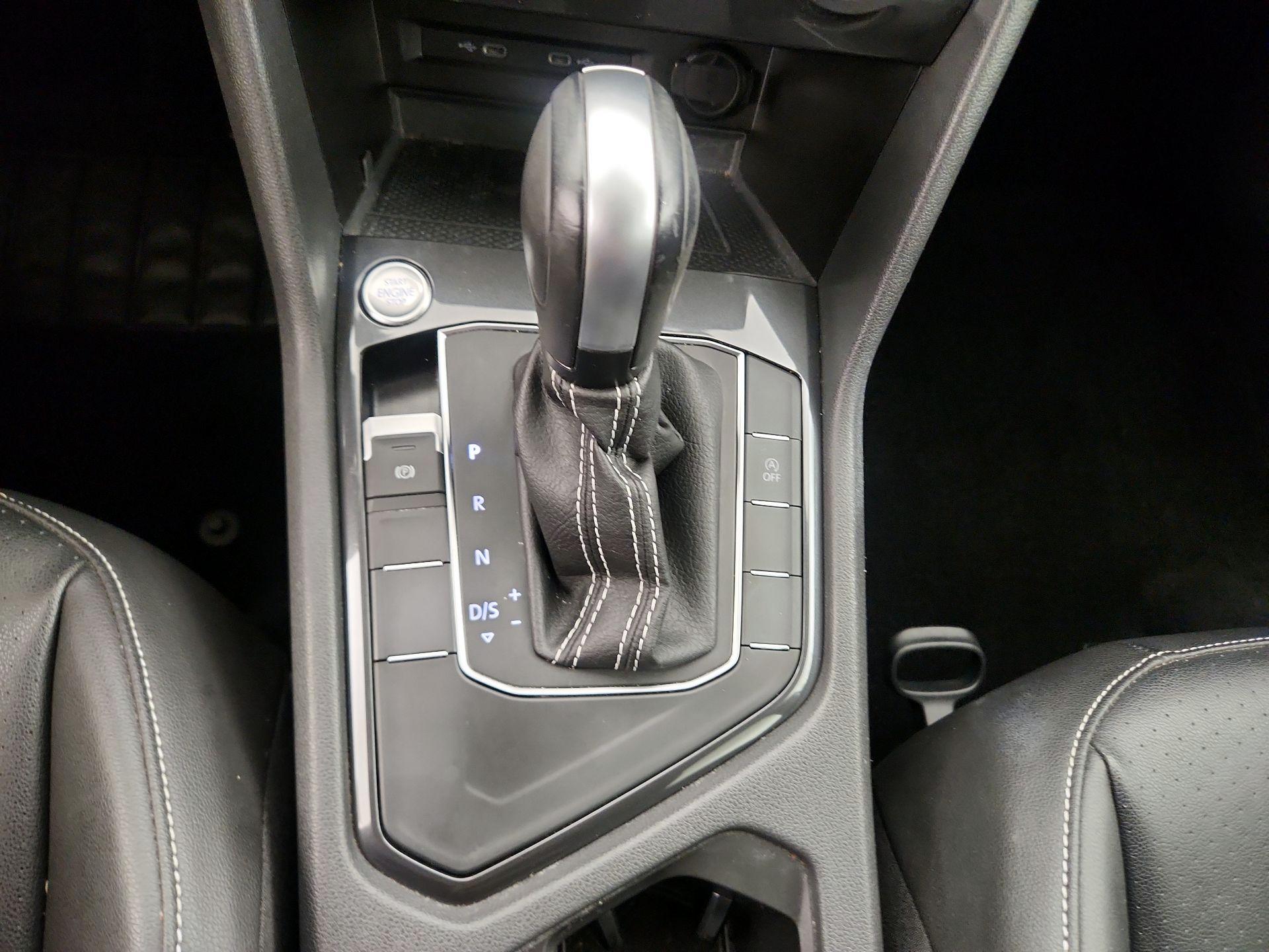 Thumbnail: 2021 Volkswagen Tiguan - 17