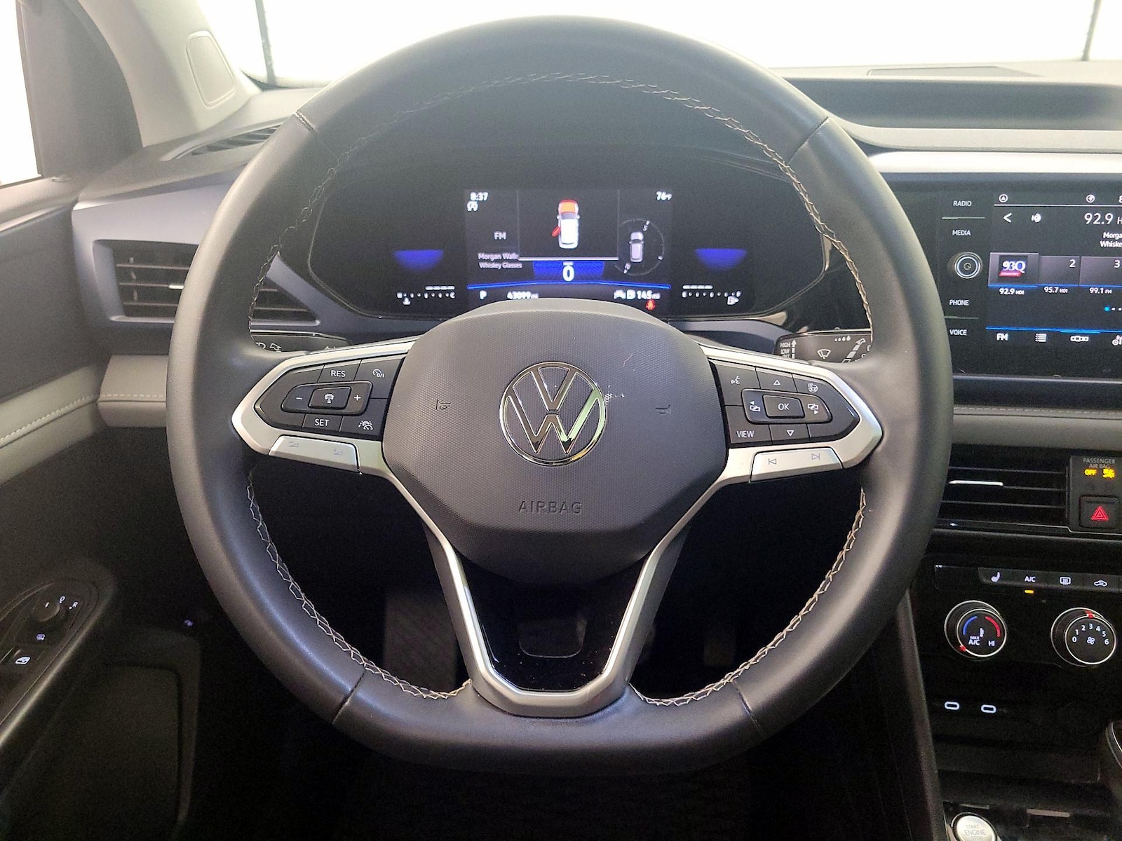 2023 Volkswagen Taos SE - Photo 11