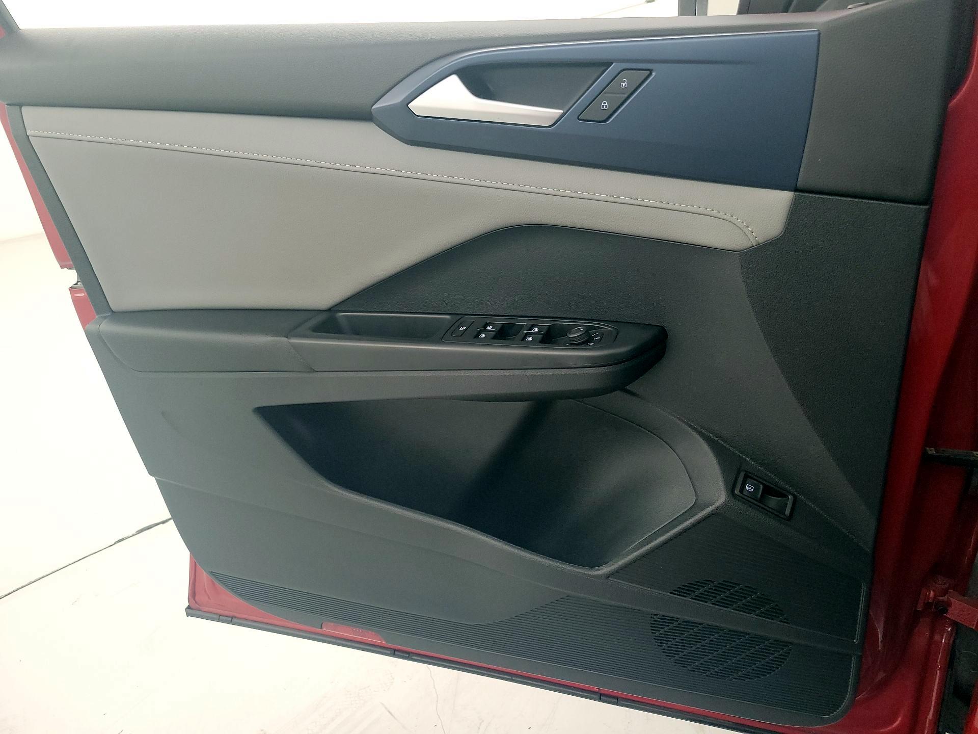 Thumbnail: 2023 Volkswagen Taos - 12
