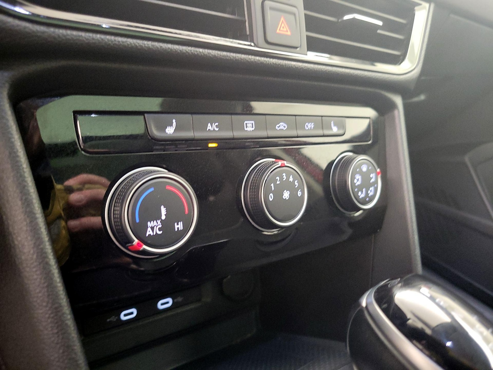 2023 Volkswagen Taos SE - Photo 17