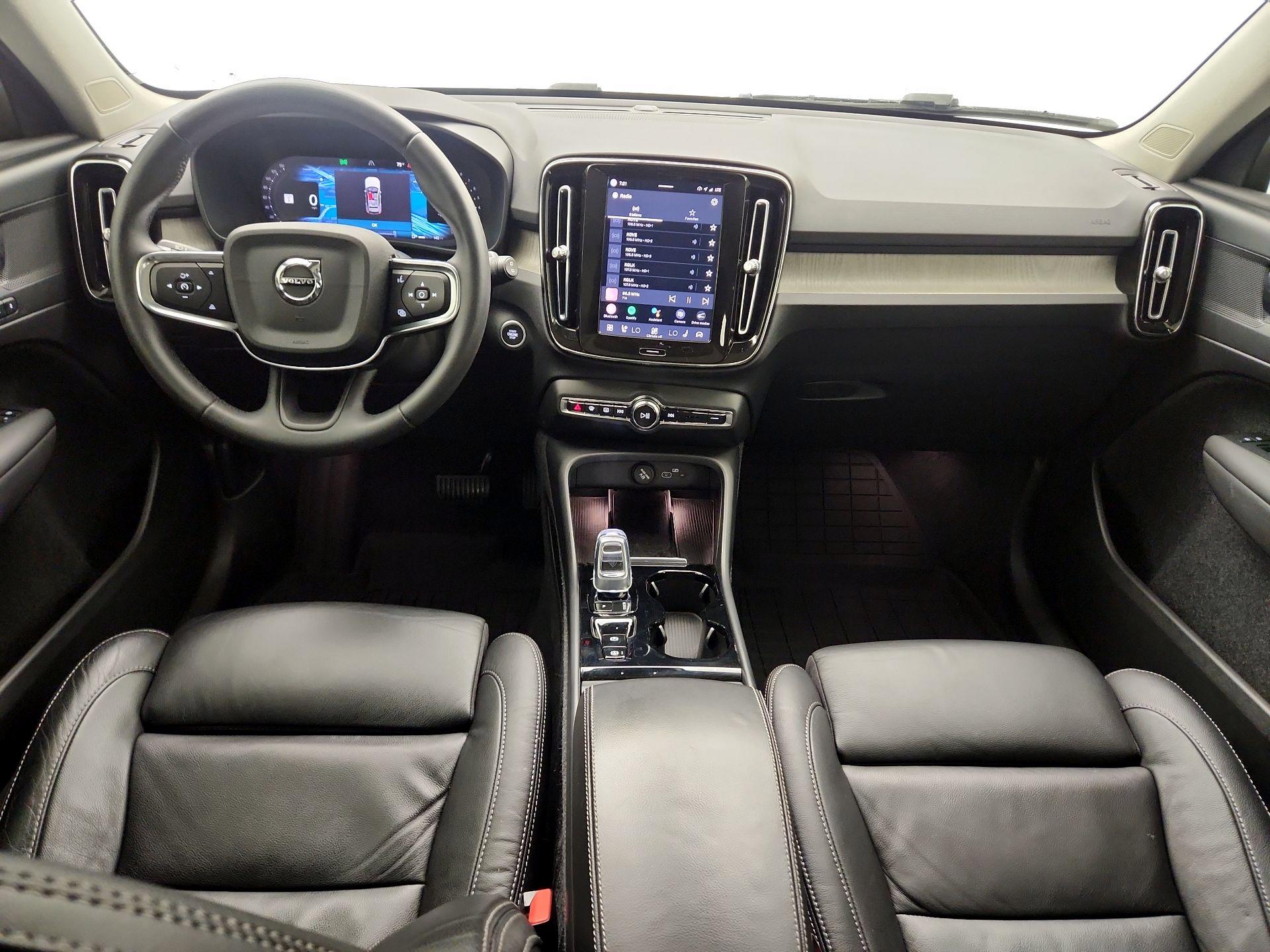 Thumbnail: 2023 Volvo XC40 - 9