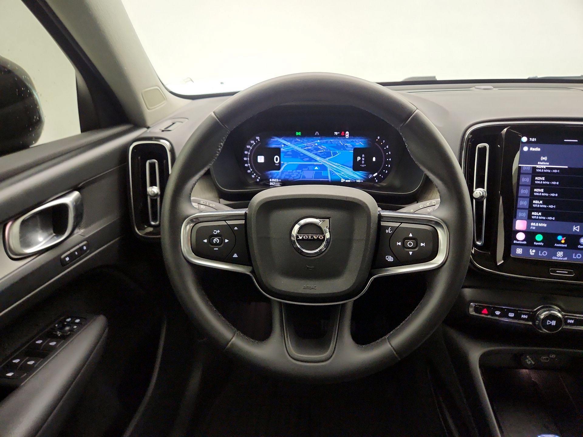 Thumbnail: 2023 Volvo XC40 - 10