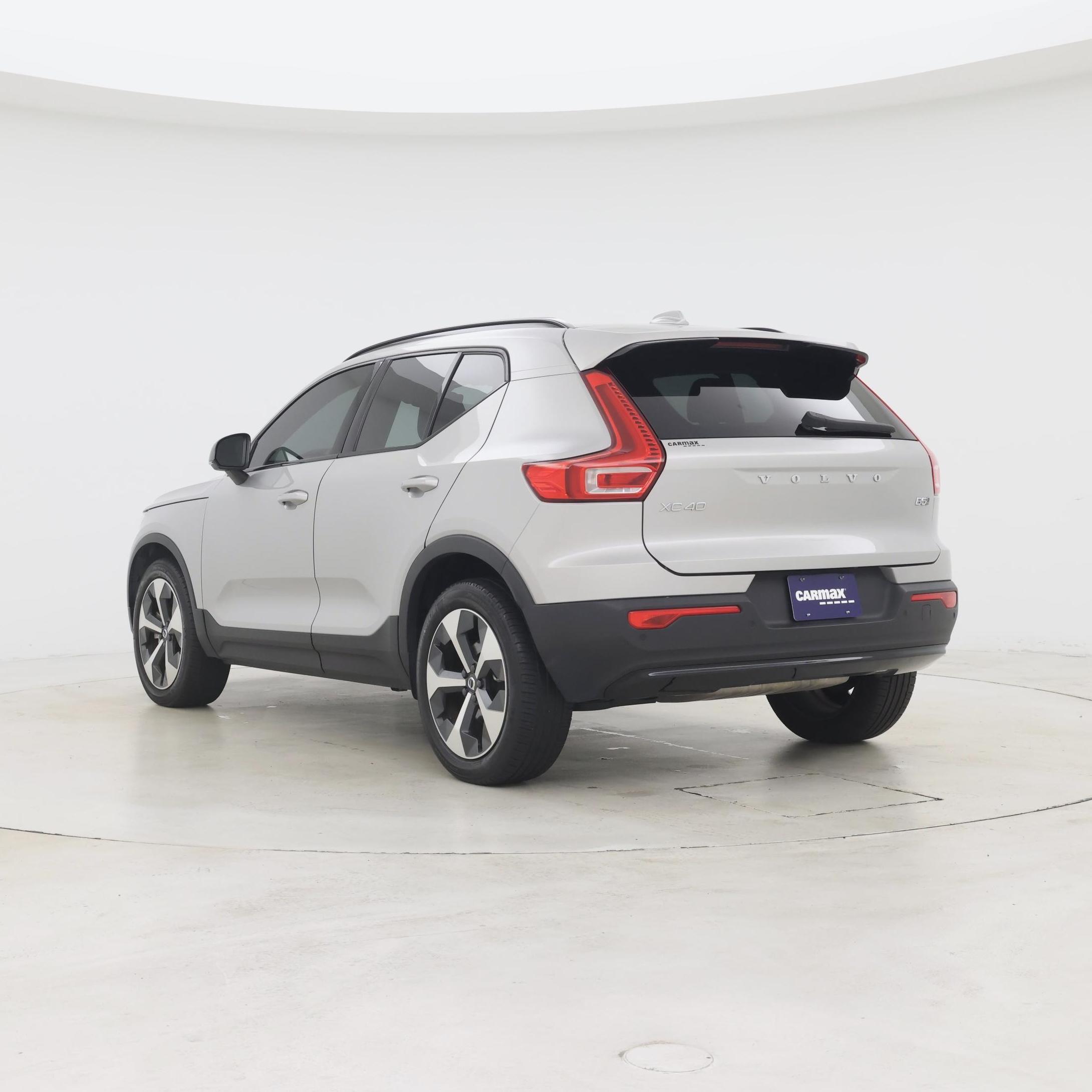 Thumbnail: 2023 Volvo XC40 - 2