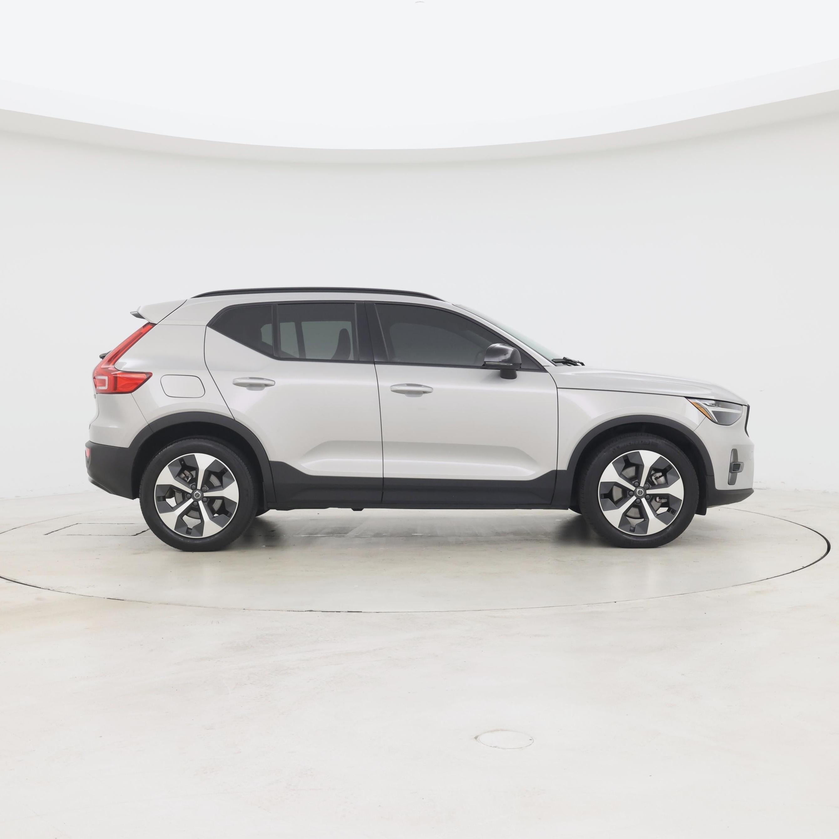 Thumbnail: 2023 Volvo XC40 - 7