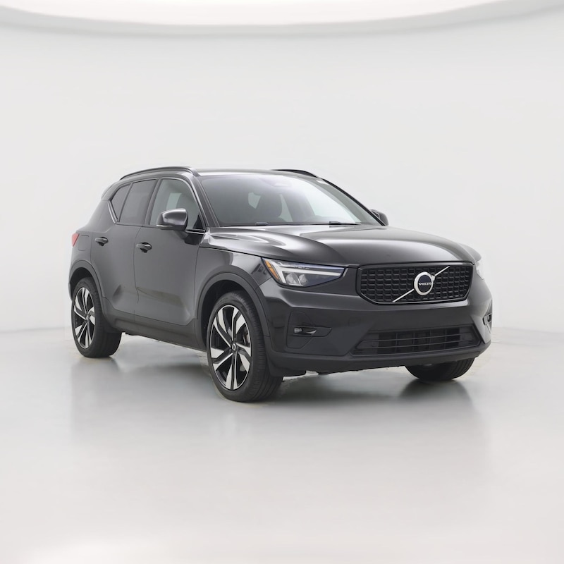 2023 Volvo XC40 B5 Plus Dark Theme
