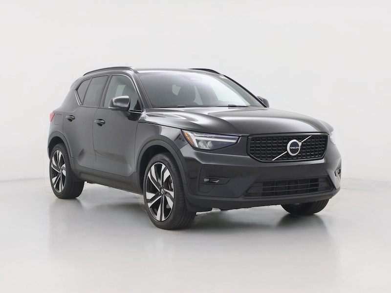 2023 Volvo XC40 B5 Plus Dark Theme