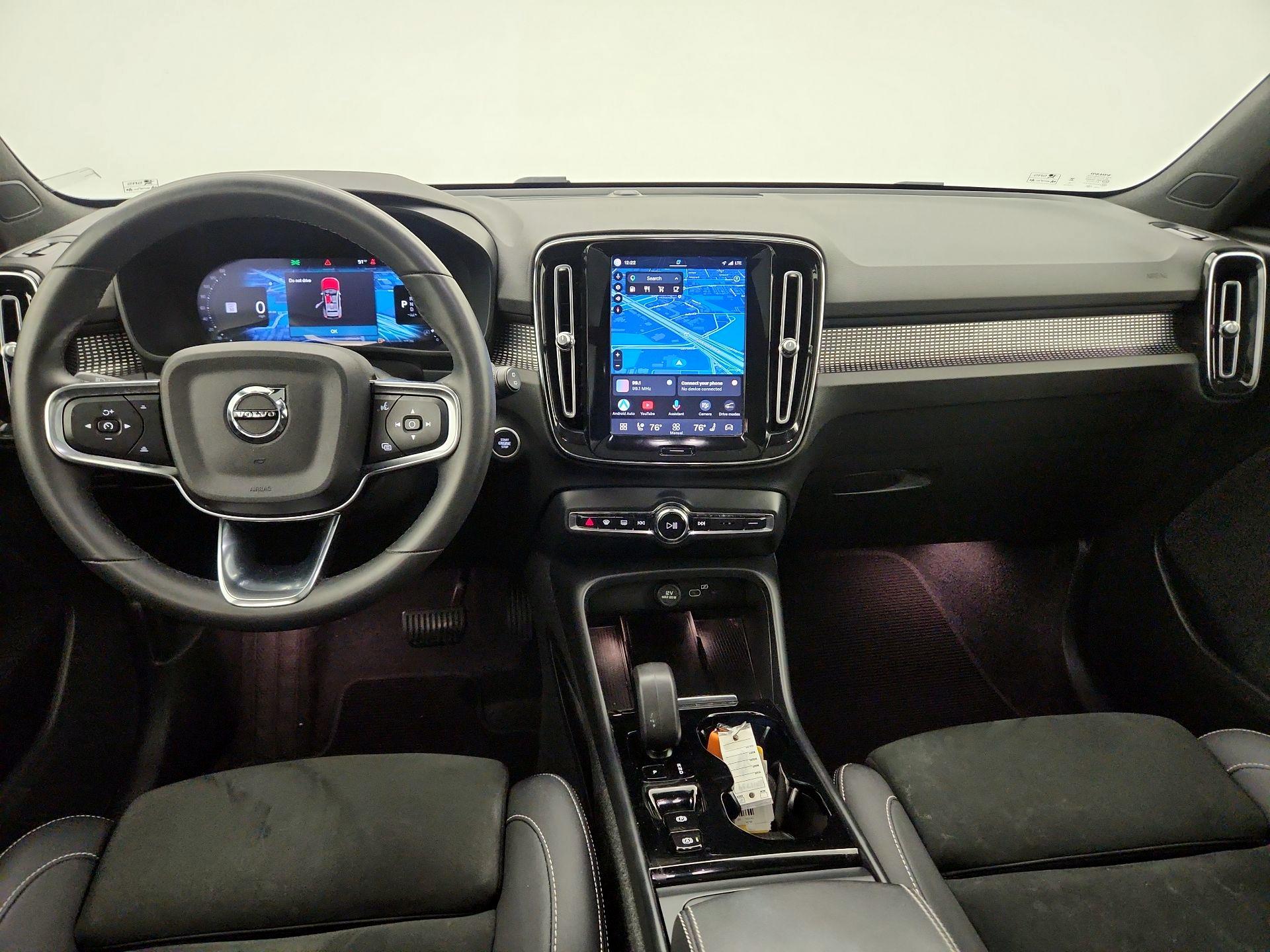 Thumbnail: 2023 Volvo XC40 - 9