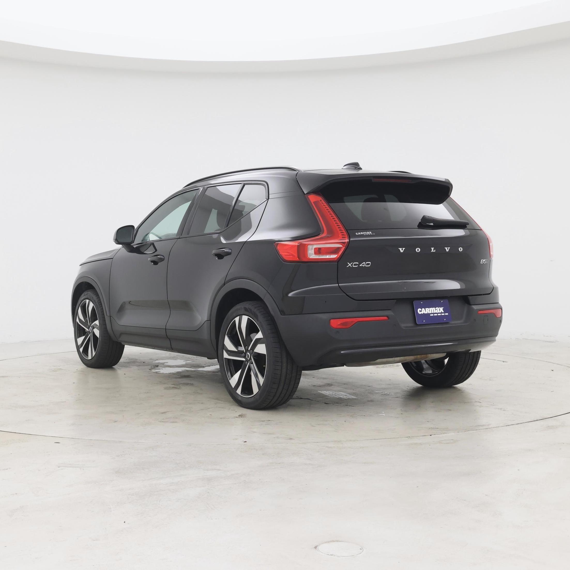 Thumbnail: 2023 Volvo XC40 - 2