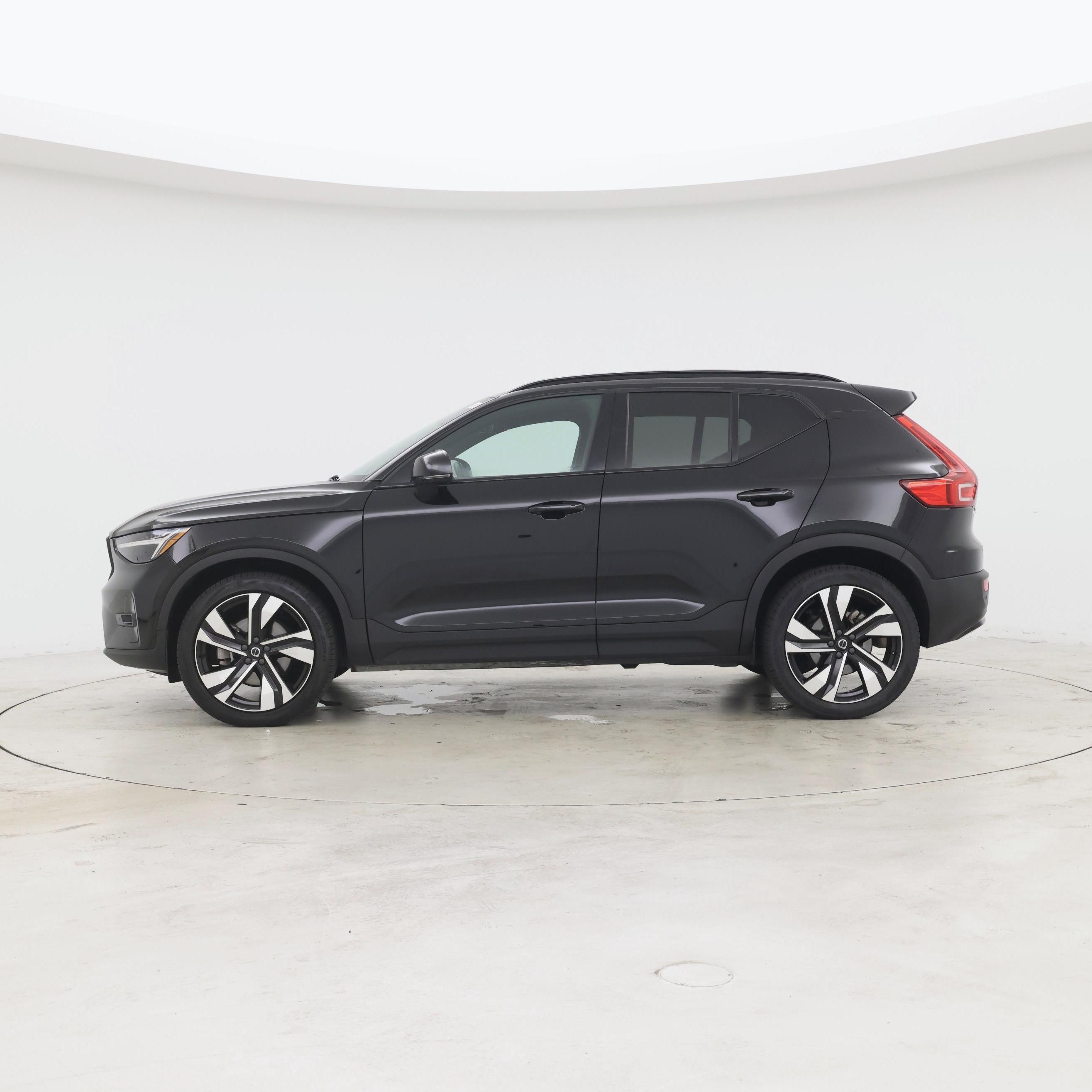 Thumbnail: 2023 Volvo XC40 - 3