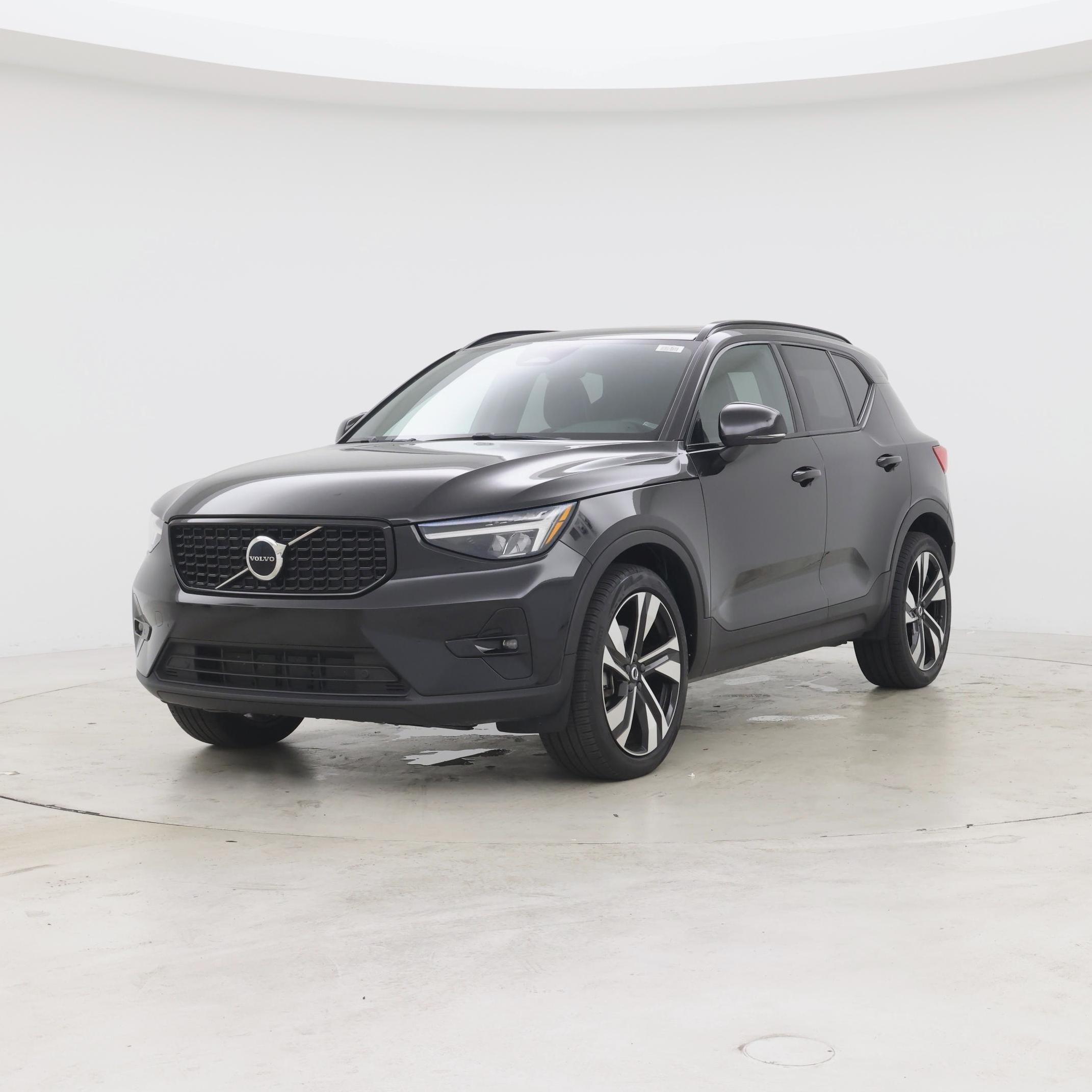 Thumbnail: 2023 Volvo XC40 - 4