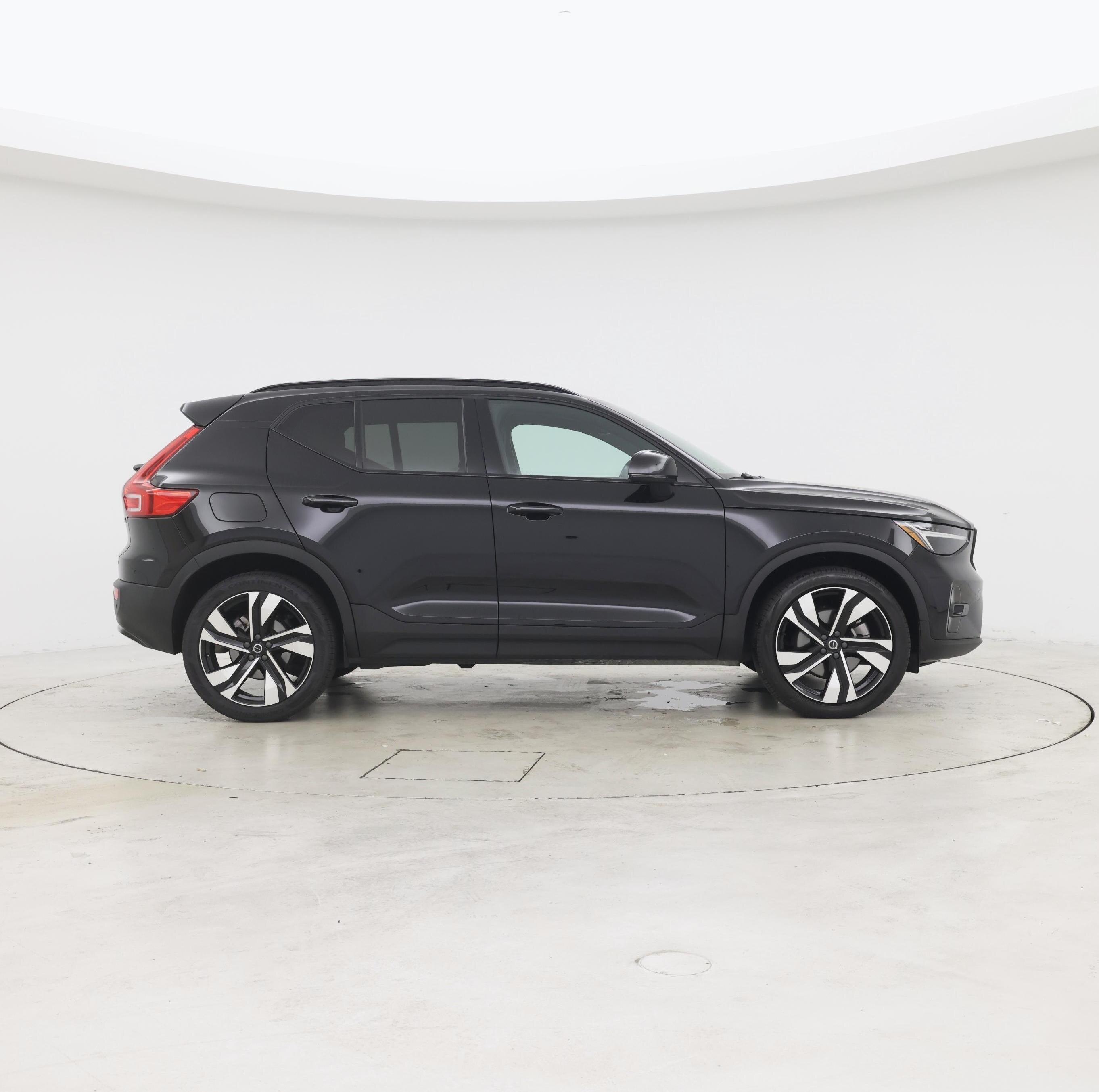 Thumbnail: 2023 Volvo XC40 - 7