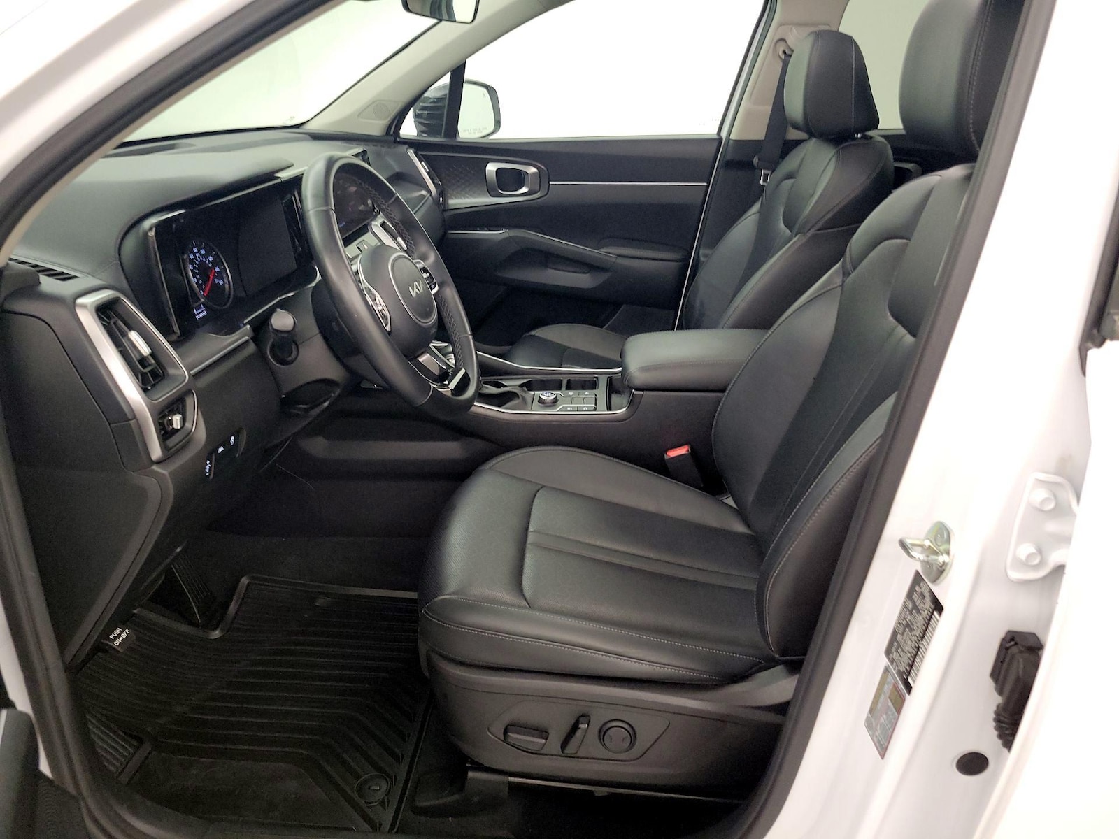 2023 Kia Sorento S - Photo 12