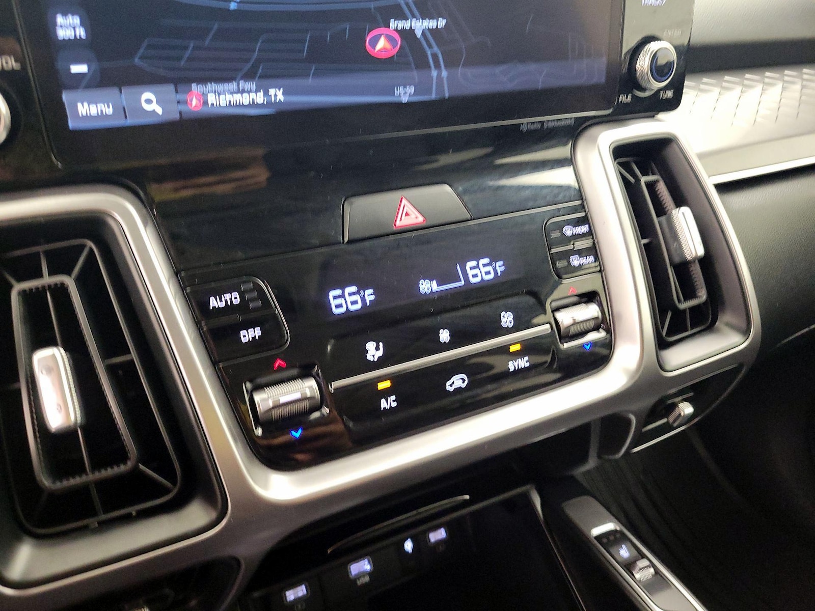 2023 Kia Sorento S - Photo 18