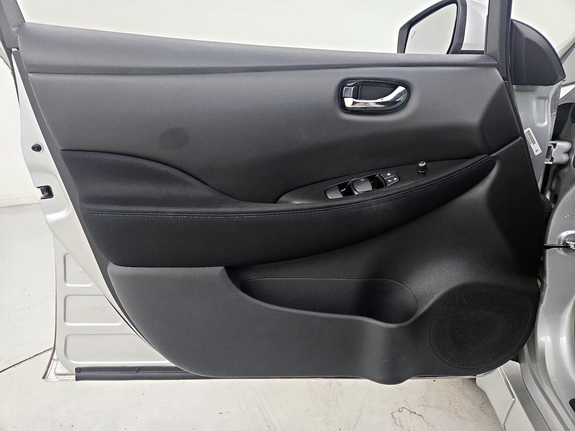 Thumbnail: 2020 Nissan Leaf - 12