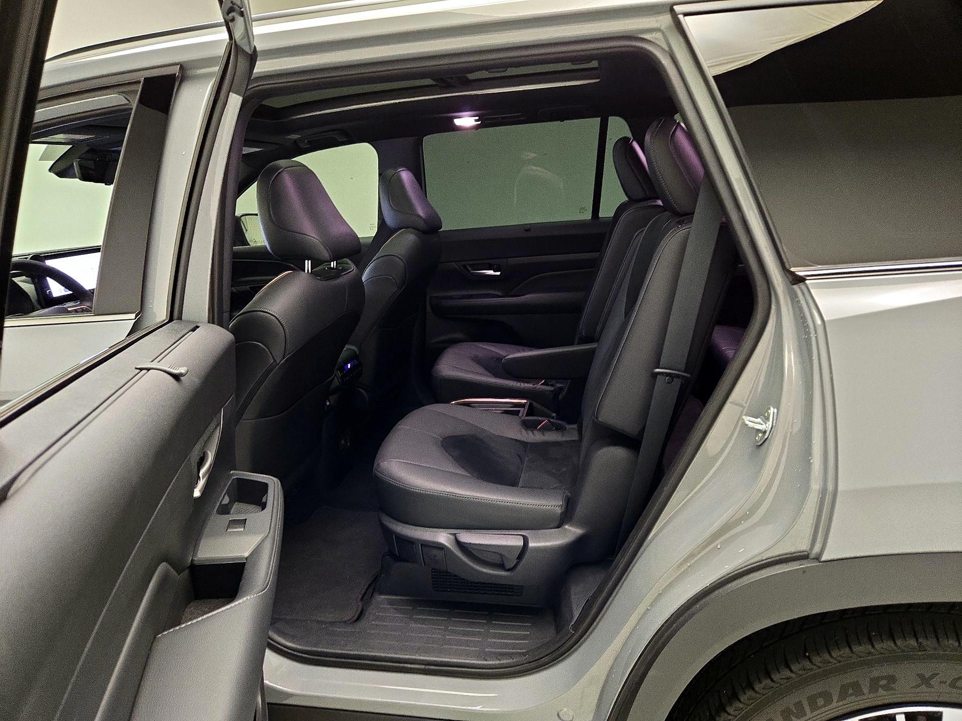 Thumbnail: 2025 Toyota Highlander - 20