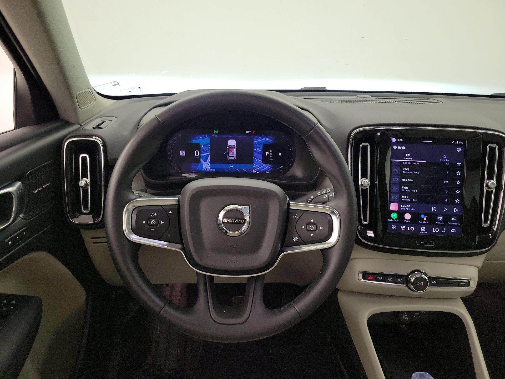 Thumbnail: 2023 Volvo XC40 - 10